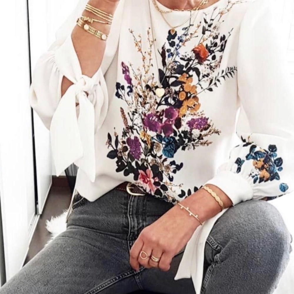 Feminine bell sleeve blouse